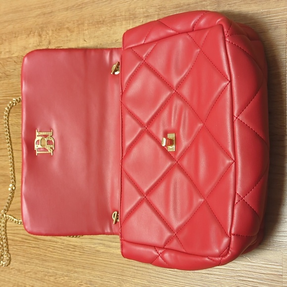 Badgley Mischka - Red Small Quilted Turnlock Crossbody Convertible Hand NWT - Picture 4 of 9